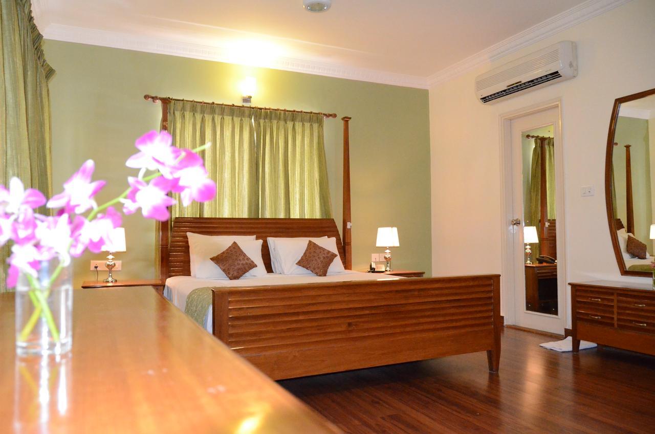 Trinity Suits Bangalore Buitenkant foto