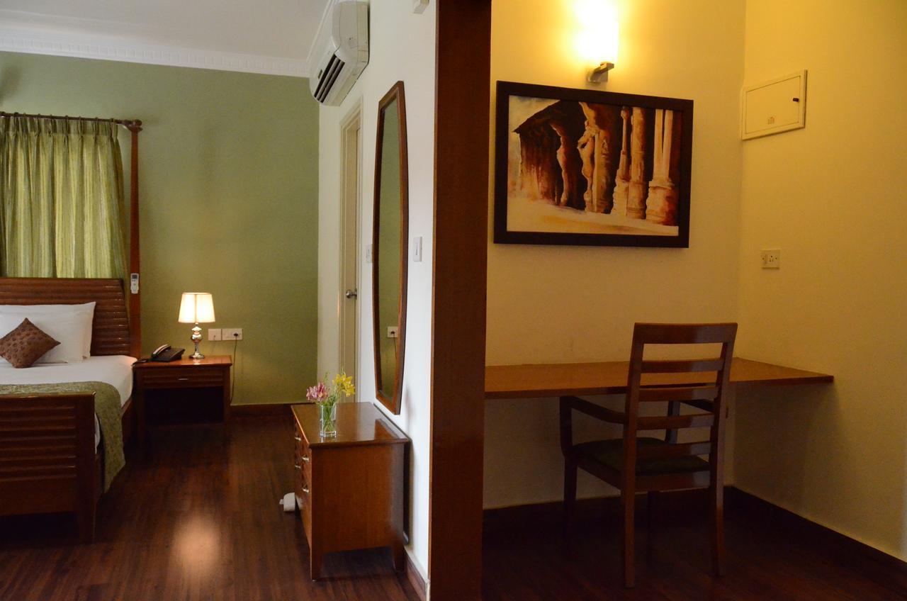 Trinity Suits Bangalore Buitenkant foto