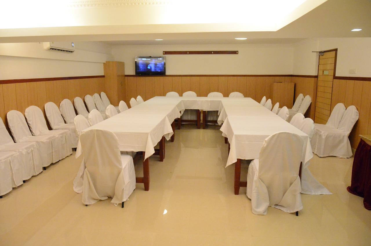 Trinity Suits Bangalore Buitenkant foto