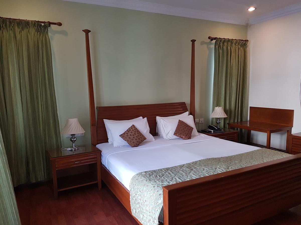 Trinity Suits Bangalore Buitenkant foto