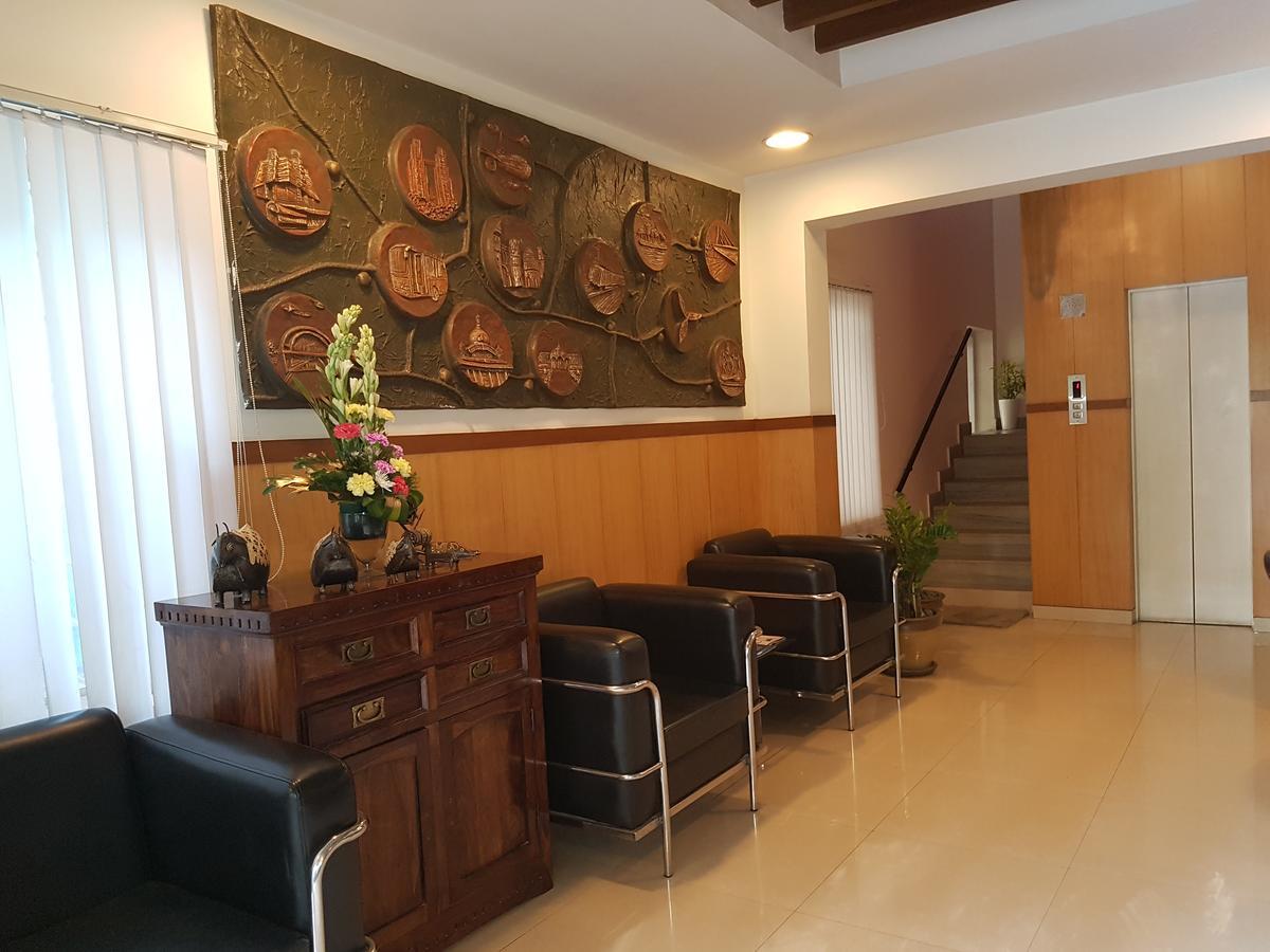 Trinity Suits Bangalore Buitenkant foto